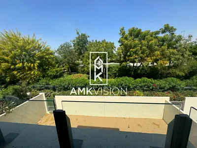 صف منفرد | فيلا فاخرة من 4 غرف نوم | إطلالة على الحديقة | حديقة خاصة