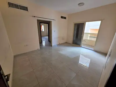 غرفة وصالة للايجار السنوى الجرف 2 عجمان 32 الف على 6 دفعات  على شارع الشيخ عمار على الطريق الرئيسى  مساحة واسعة تشطيبات راقية 2 حمام غرفة ماستر مع بلك