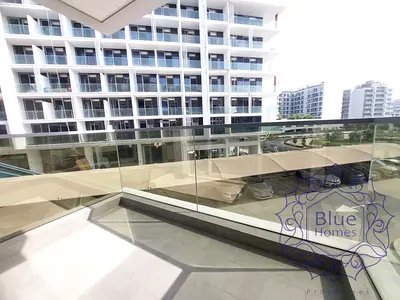 Bright studio with balcony// vacant 50K