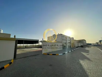 حوطه للبيع الصجعه الصناعيه الحنو الجليل  مساحه الارض 14,000 قدم  مكونه من مكتب مطبخ حمام  محلات تجاريه  علي الشارع