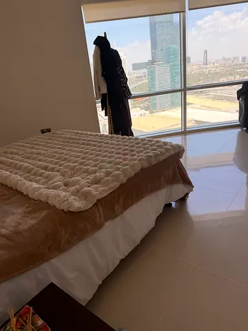 Furnished Room in Trade Center, 3 mins to metro