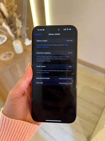 Gold Apple iPhone (perfect condition) — includes box and cable