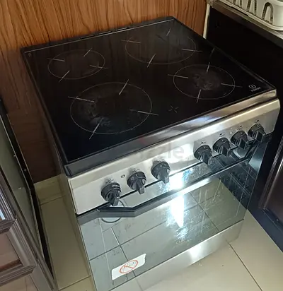 Used Indesit 4-Burner Ceramic Electric Hob with I build electric oven