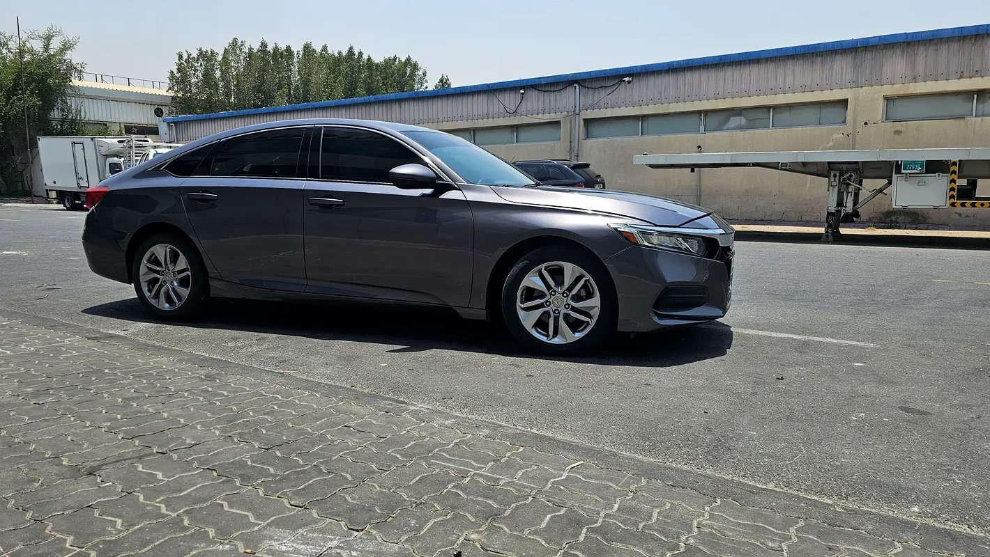 Honda Accord 2018 — photo 1 of 6