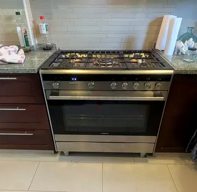 High-Quality Gas Range with Oven