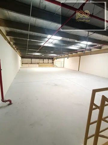 مستودع مميز – موقع حيوي وسهولة الخروج لدبي والشارقة