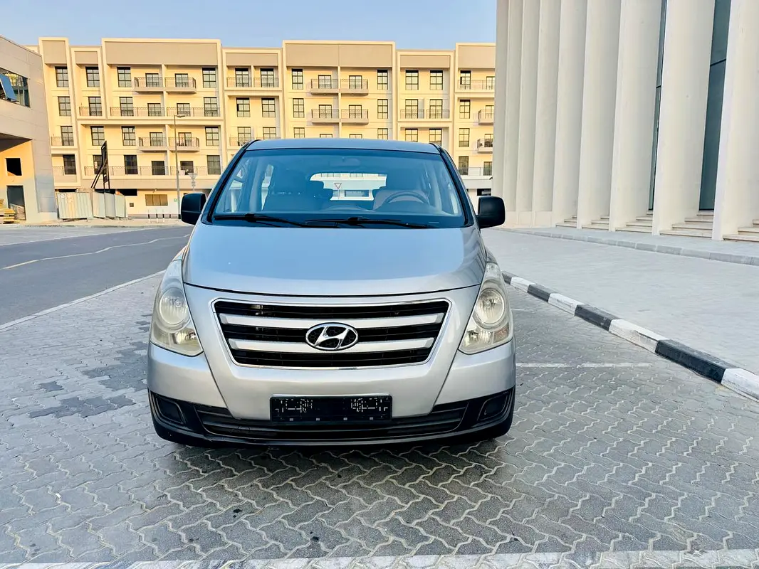 Hyundai H1 2018 — photo 1 of 14