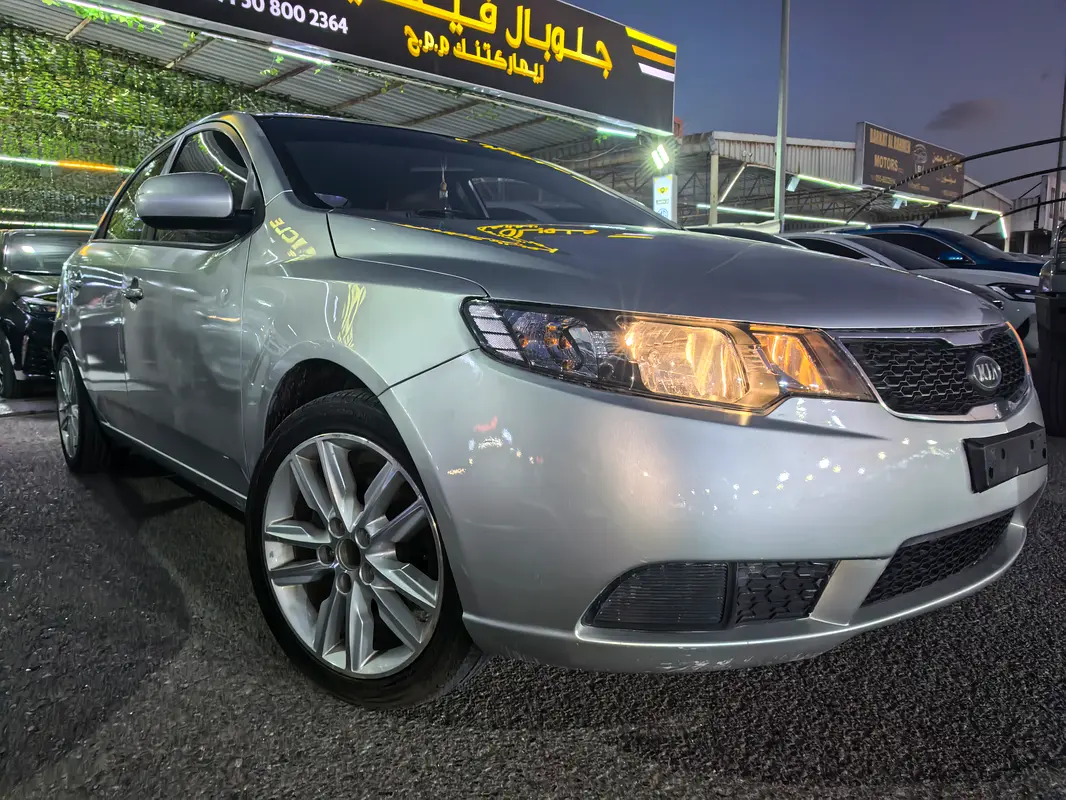 Kia Cerato 2012 — photo 1 of 17