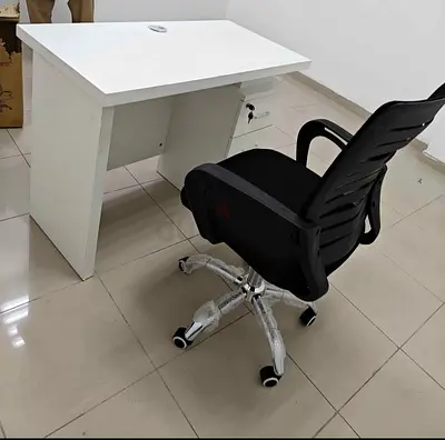 White office desk with lockable drawer + black swivel chair