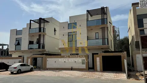 Villa for sale directly from the owner in Al-Haliwa 2, including water, electricity, and air conditioning. It has a large swimming pool and a rooftop