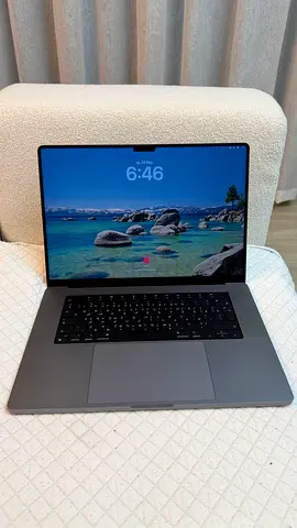 MacBook Pro m2, 16 inch, 16gb RAM, 512 gb memory