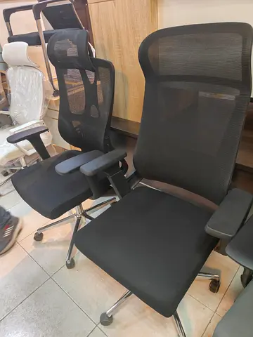 Ergonomic Black Mesh Office Chair –