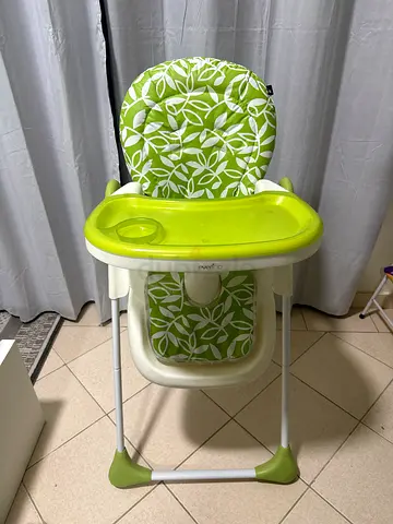 High Chair with Green Leaf Pattern | evenflo