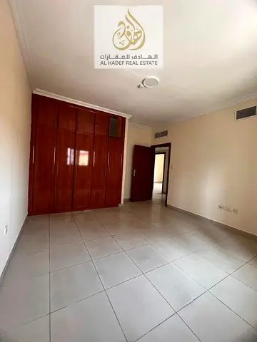 شقة ثلاث غرف في القاسمية صيانه ومراقبة باركنج بسعر ممتاز