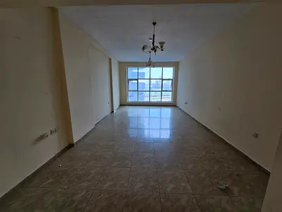 اطلالة علي مسرح المجاز لغرفتين وصالة ماستر في المجاز3 مع مطبخ كبير ببلكونة ومزع بين الغرف مساحات كبيرة