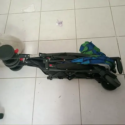 New, comfortable, easy to use baby stroller , makes travelling better