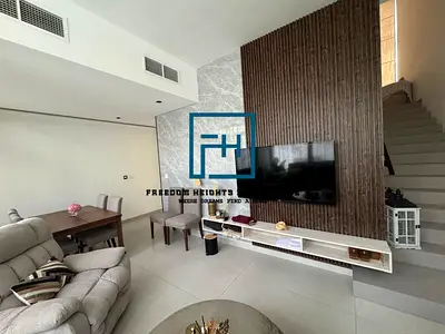 منزل تاون هاوس فاخر مكون من غرفتي نوم وصالة، مفروش بالكامل، متاح للبيع في مجمع سنديان، مدينة مسار تلال، الشارقة