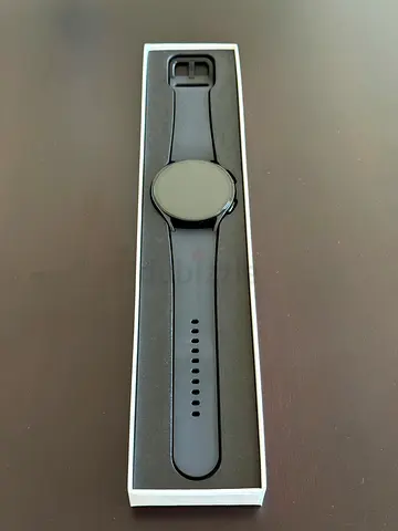 Samsung Galaxy Watch 6 LTE 44mm with additional strap