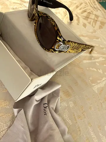 Designer Style Women’s Sunglasses with Box and Cloth