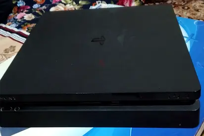 PS4 Slim 1TB for Sale 🎮
In good condition, comes with 1 controller 600AED