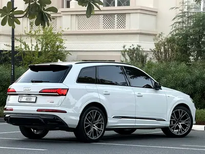 Audi Q7 S line 2020 GCC | WITH FULL SERVICE HISTORY BY AUDI DEALER | NEVER HAD ACCIDENT OR PAINT