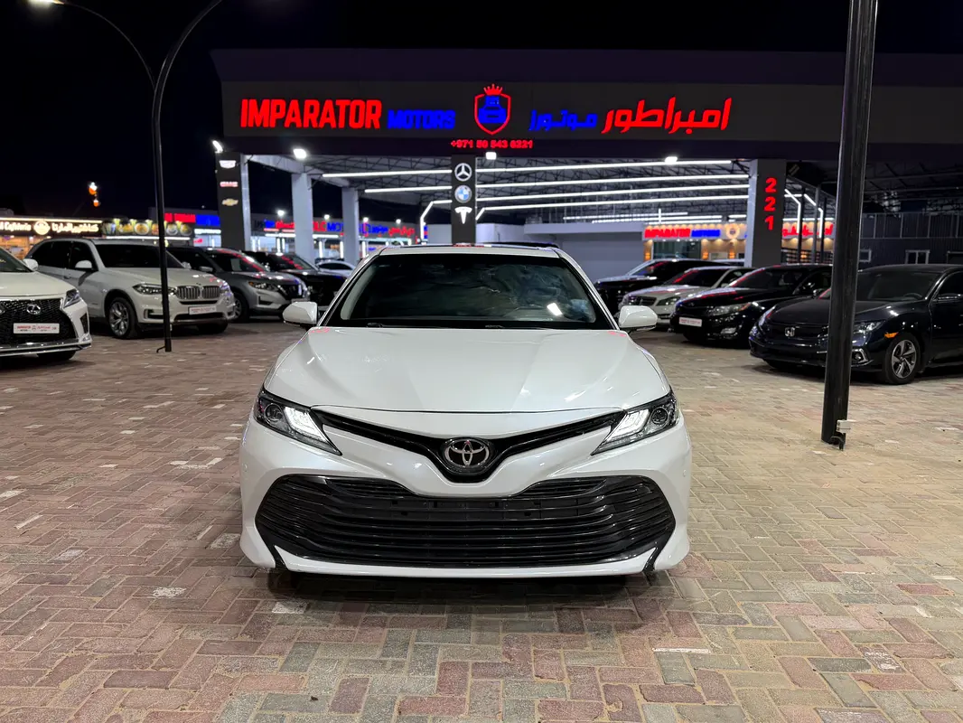 Toyota Camry 2020 — photo 1 of 14