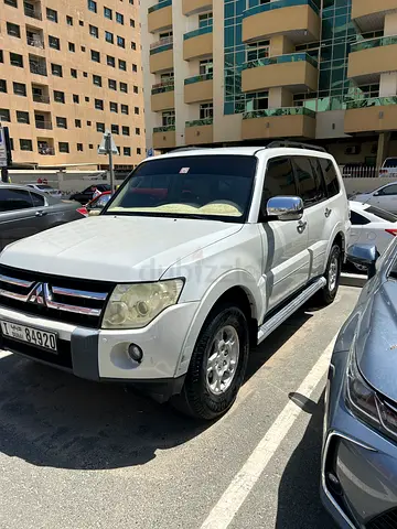Mitsubishi Pajero 2008 - Lady driven car