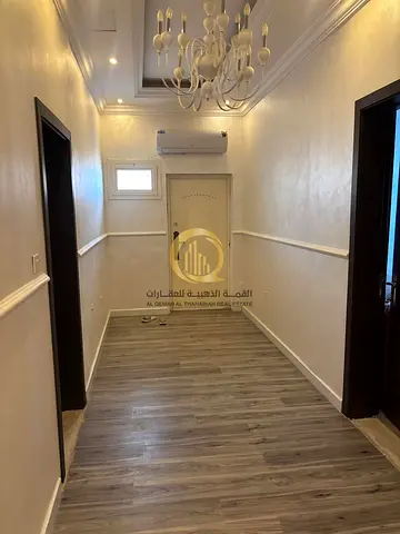 للبيع فيلا بالقرائن 2 / الشارقة  بموقع ممتاز جدا ثاني قطعة من شارع العام واجهه علي المدارس  مساحة الارض : 18.000 قدم