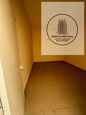 للإيجار السنوي – سكن عمال بغرف واسعة في الصناعية (أم الثعوب الحديثة) بأم القيوين | موقع مناسب وسعر اقتصادي
