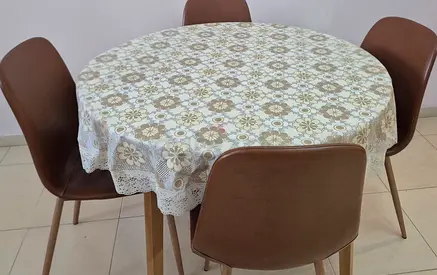 Dining Table with chairs- Round and Elegant