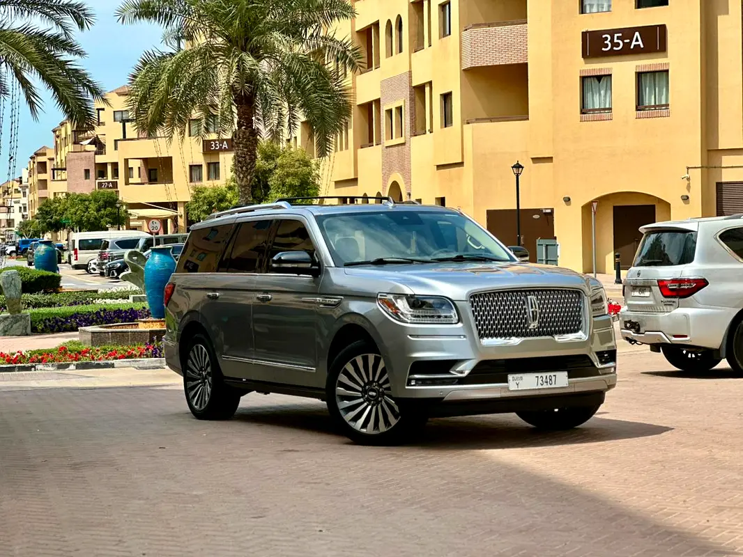 Lincoln Navigator 2021 — photo 1 of 18