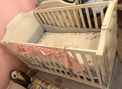 Pottery Barn crib for Sale 2 pieces