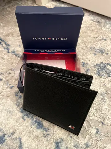 Tommy Hilfiger mens black leather wallet - new with box