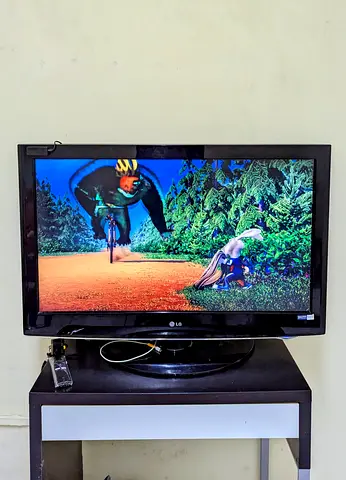 LG TV for Sale - Color issue