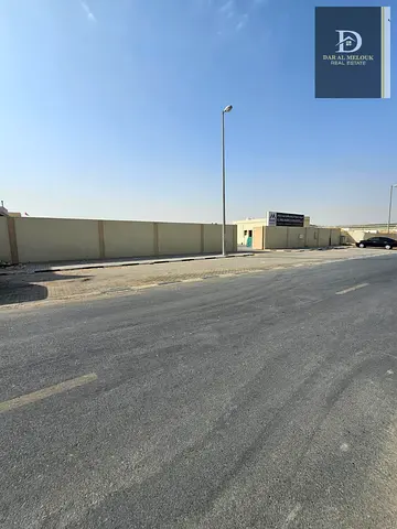 فرصة استثمارية نادرة على شارع الإمارات العابر مباشرة
📍 الموقع:
الحنو القديم – بلوك 7
موقع استراتيجي على شارع الإمارات العابر، يربط بين دبي، أم القيوين، ورأس الخيمة
📐 تفاصيل الأرض:
• المساحة: 30,000 قد