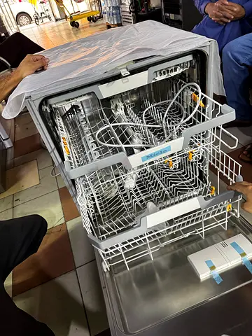 Miele built in dishwasher like new 7000 series