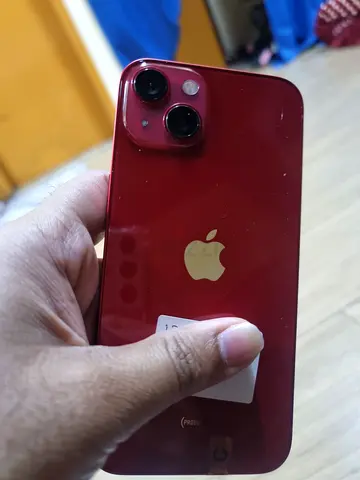 Apple iPhone 13 in Red