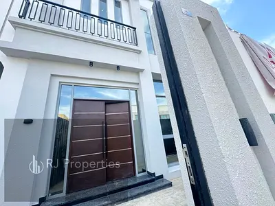 BRAND NEW UNIQUE FINISHING 5BEDROOM ALL MASTER SPARTE MAJLIS STORE ROOM WADEROBE PARKING 140K