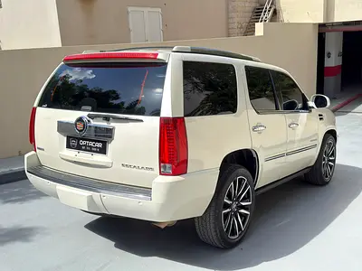 GULF SPECS 2011 CADILLAC ESCALADE PLATINUM 7-SEATER, 6.2LITRE V8
