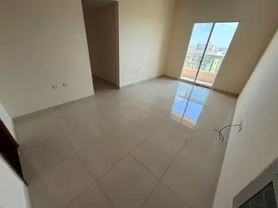 شقة غرفتين وصالة في الروضة، 3 حمام + ماستر، بلكونة، بناية جديدة، غاز مركزي، 45 ألف/6 دفعات.