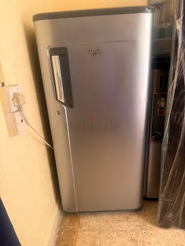 Whirlpool compact mini fridge - good working condition