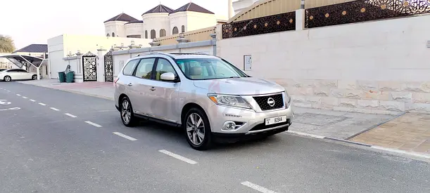 Stunning Top of the line Pathfinder SL 8 seater 4WD GCC. in superb condition, full-Service History,