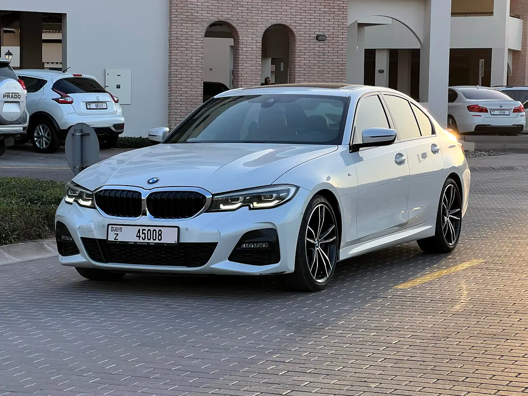 BMW 3-Series 2019 — photo 1 of 20