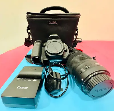 Canon 90D camera kit with Canon 18 X 135MM lens, charger and carry bag