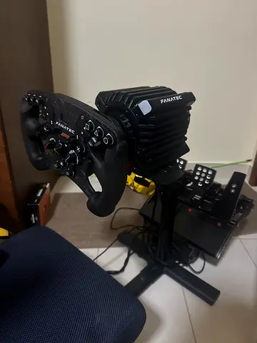 Premium Sim Racing Setup - Fanatec  Playseat Red Bull Edition