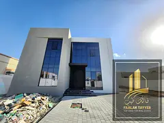 Grand Elegant Modern Villa : Expansive Luxury In Every Corner