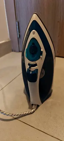 Black and Decker Steam Iron (Ceramic Soleplate) 1600W