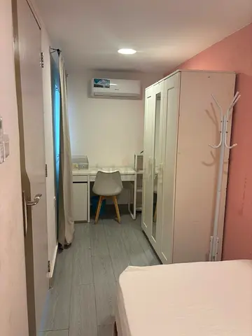 Cozy private room for ladies only