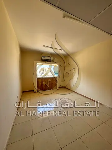 للإيجار السنوي في الشارقة – منطقة القليعة  فرصة مميزة للسكن الاقتصادي في واحدة من المناطق الهادئة في الشارقة، حيث تتميز منطقة القليعة بقربها من جميع ا