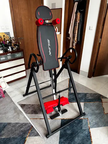 YOLEO Gravity Heavy Duty Inversion Table with Headrest  Adjustable Protective Belt Back Stretcher M